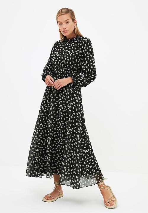 Trendyol - Floral detailed belted dress - black