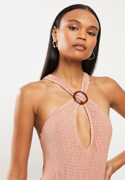 Missguided - Crinkle cross front ring detail swimsuit - pink