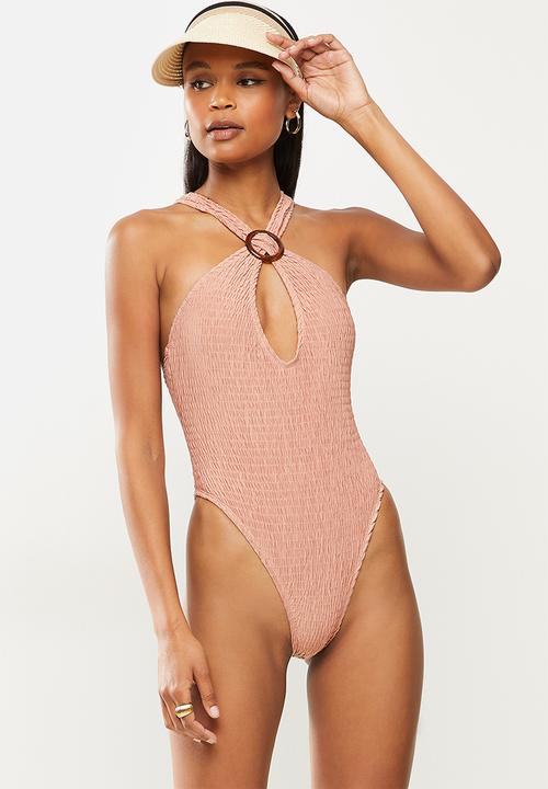 Missguided - Crinkle cross front ring detail swimsuit - pink