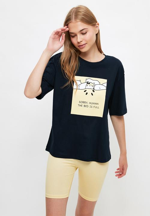Trendyol - Slogan knitted pajamas set - black & yellow 