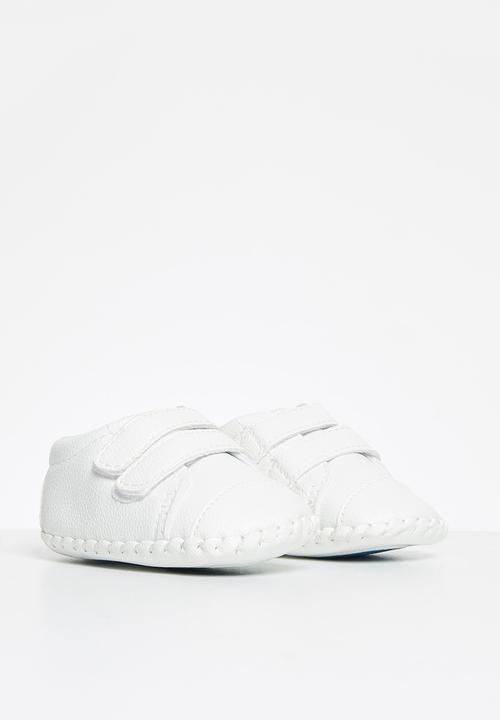 Pop Candy - Boys velcro strap slip on - white
