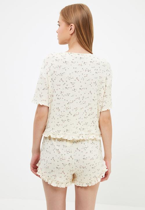 Trendyol - Floral patterned knitted pajamas set - ecru