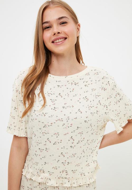 Trendyol - Floral patterned knitted pajamas set - ecru