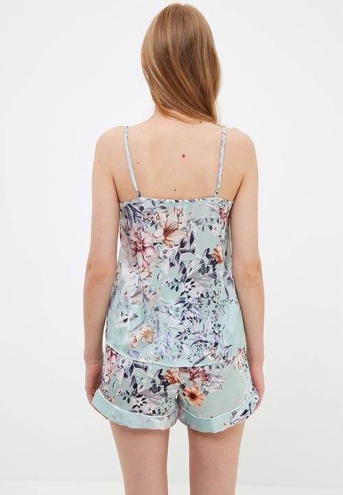 Trendyol - Floral patterned satin pajamas set - on green