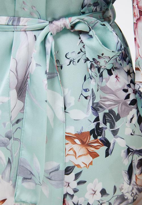 Trendyol - Floral patterned satin dressing gown - on green