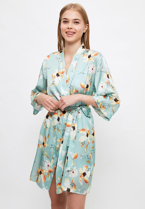 Trendyol - Floral patterned satin dressing gown - mint