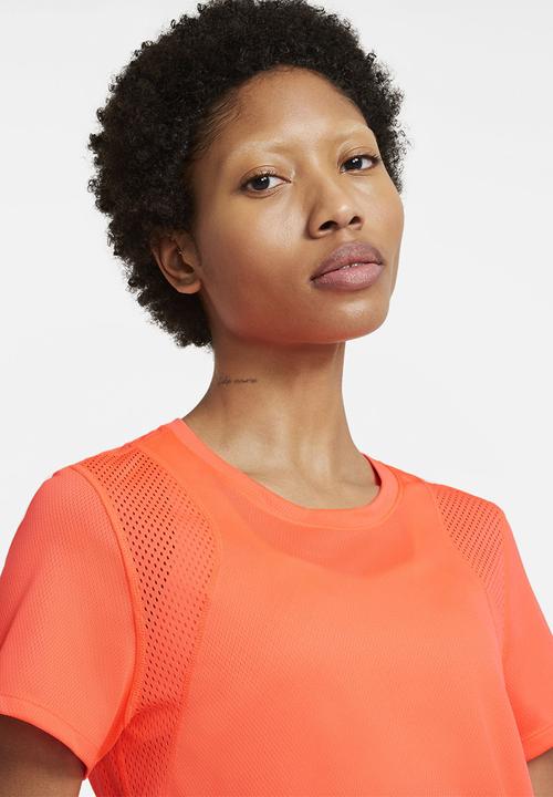 Nike - W nk run top short sleeve - mango/refsil