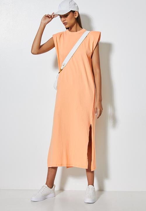 Superbalist - Shoulder pad colomn dress - peach 