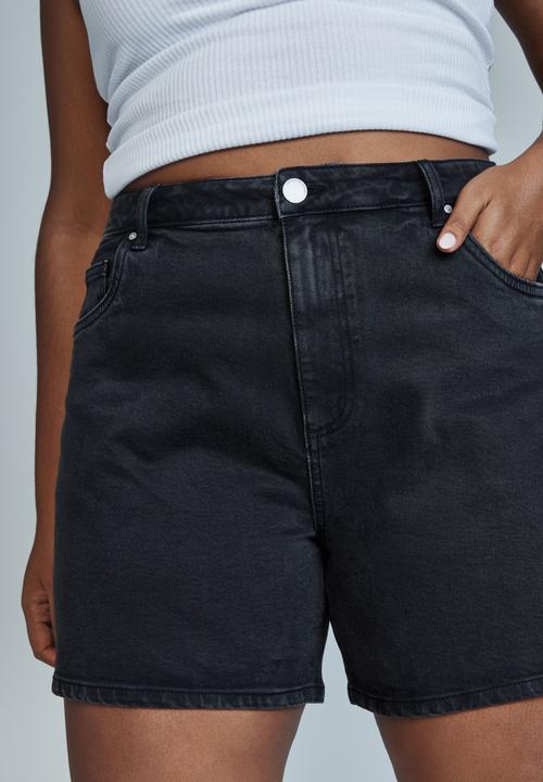 Cotton On - Curve dad high rise denim short - midnight black