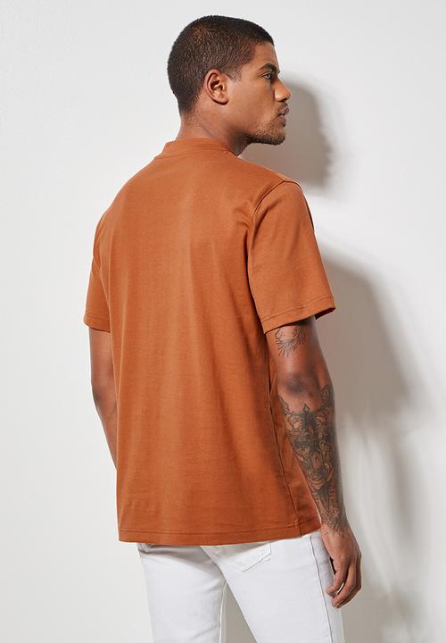 Superbalist - Aaron organic high neck tee - rust