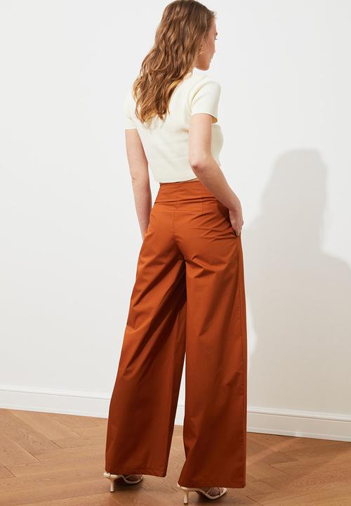 Trendyol - Loose leg front buttoned trousers - camel