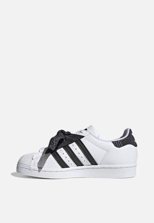 adidas Originals - Superstar j - ftwr white/core black/gold met.
