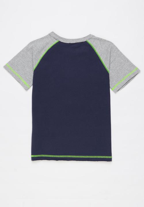 GUESS - Younger boys short sleeve raglan T-shirt - grey & navy
