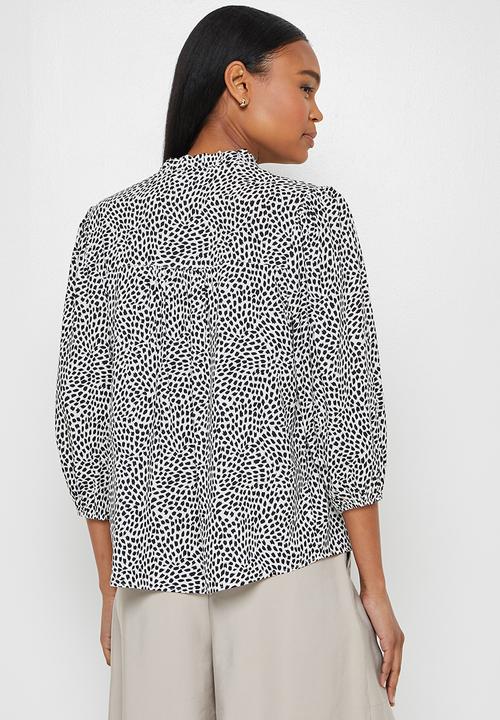 edit - Three quarter sleeve piecrust shirt - stone animal minimal