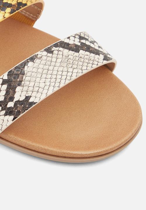 Call It Spring - Drabeth sandal - dark yellow