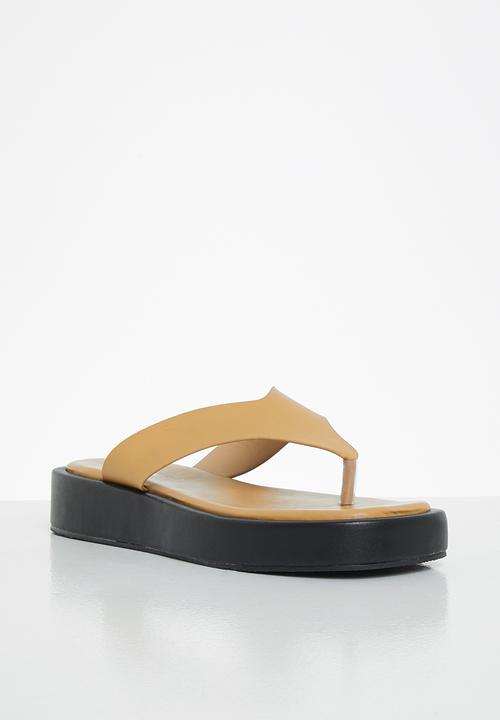 Public Desire - Voyage padded toepost sandal - tan