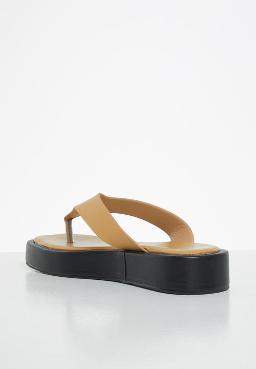 Public Desire - Voyage padded toepost sandal - tan