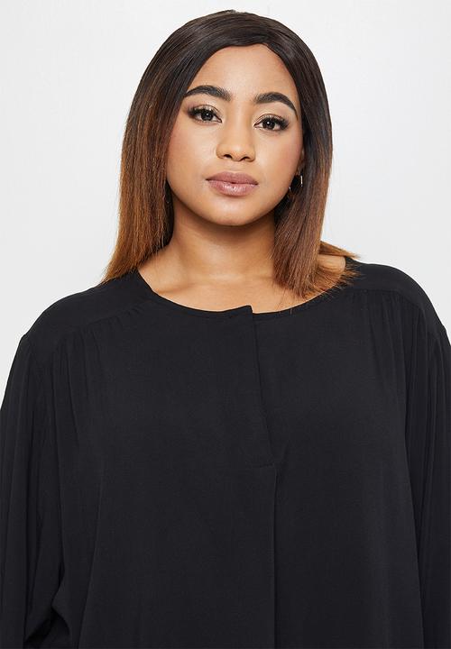 edit Plus - Boxy notch neck shell - black