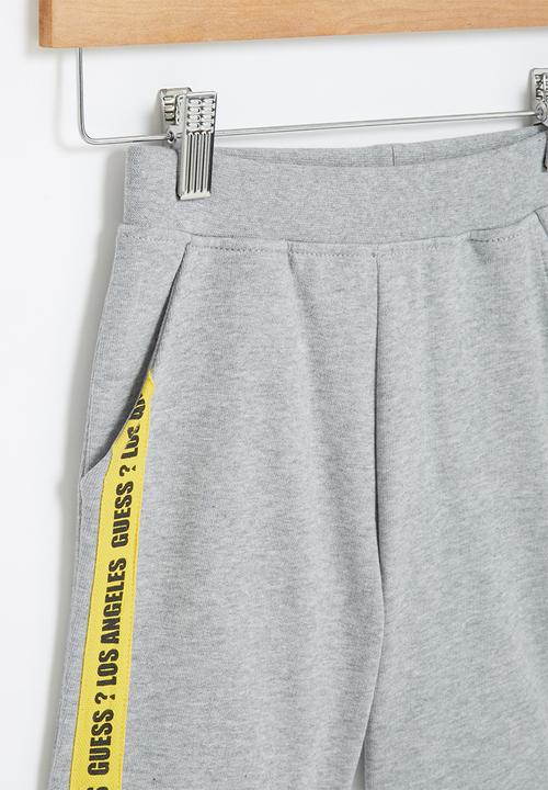 GUESS - Guess younger boys active shorts - grey