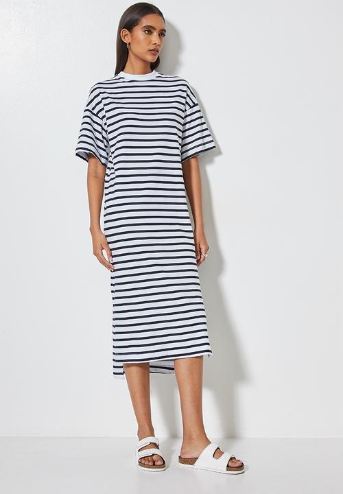 Superbalist - Dropped shoulder T-shirt dress - black & white