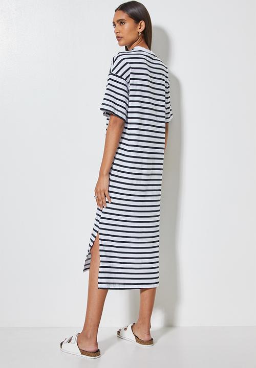 Superbalist - Dropped shoulder T-shirt dress - black & white