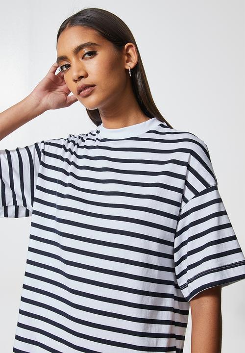 Superbalist - Dropped shoulder T-shirt dress - black & white