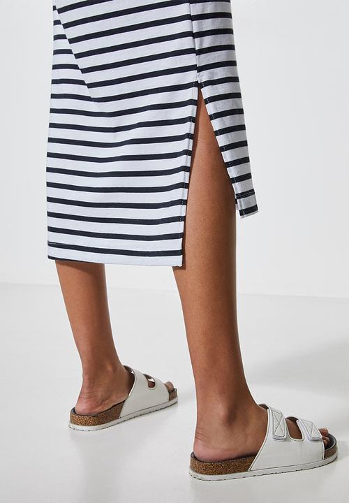 Superbalist - Dropped shoulder T-shirt dress - black & white