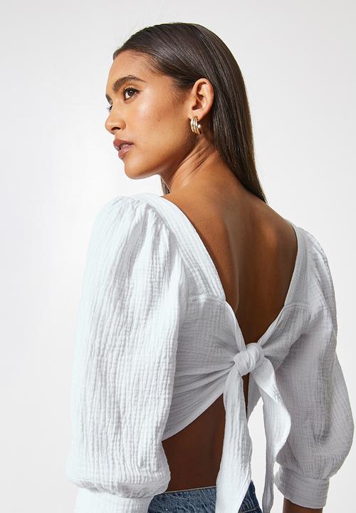 VELVET - Textured cross over front puff sleeve crop with tie back - white