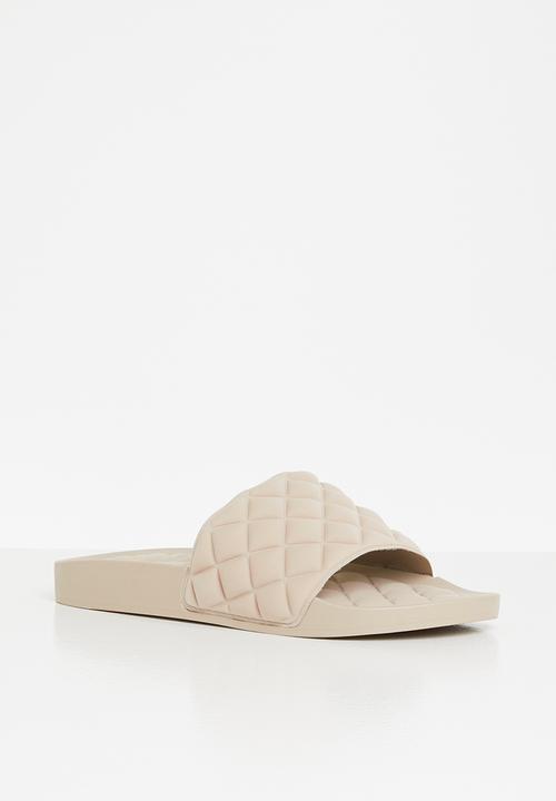 Glamorous - Quilted slide - camel