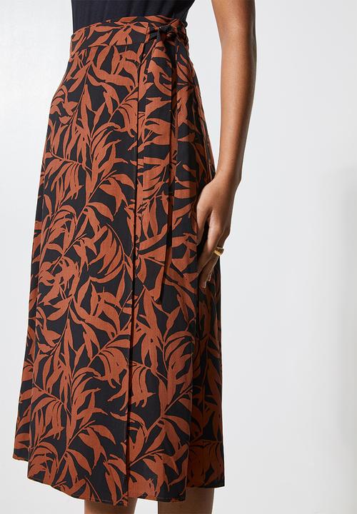 VELVET - Printed viscose wrap skirt - rust & black