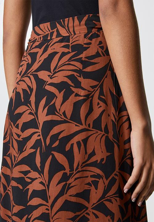 VELVET - Printed viscose wrap skirt - rust & black