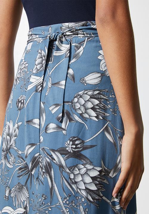 VELVET - Printed viscose wrap skirt - blue 