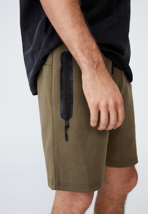 Cotton On - Active tech fleece short - military 