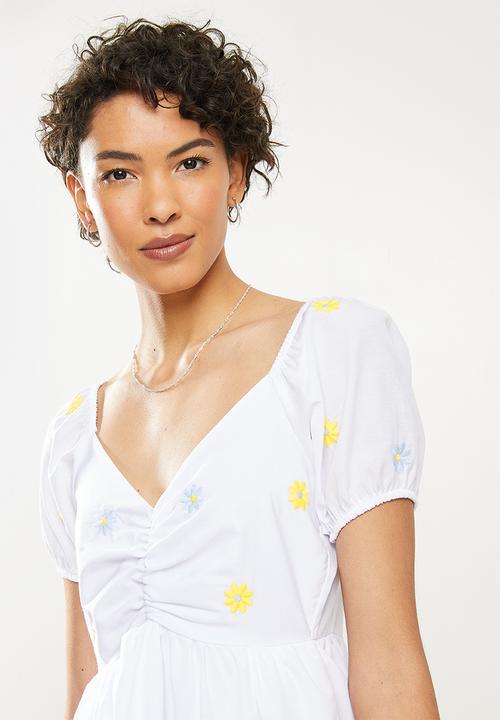 Trendyol - Embroidered ruffle dress - white