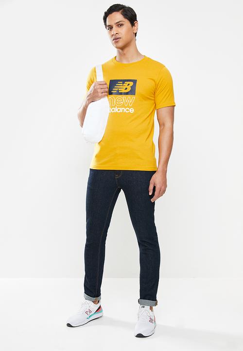 New Balance  - Nb classics graphic tee - varsity gold