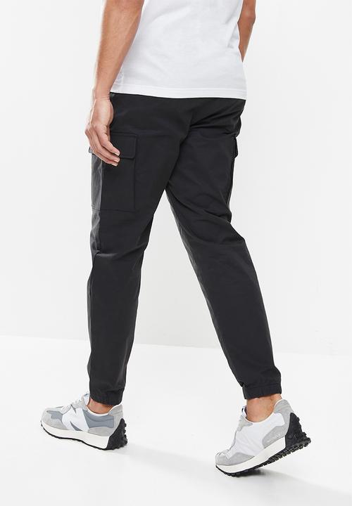 New Balance  - Nb athletics higher learning woven cargo pant - black