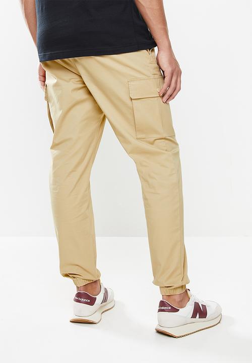 New Balance  - Nb athletics higher learning woven cargo pant - incense