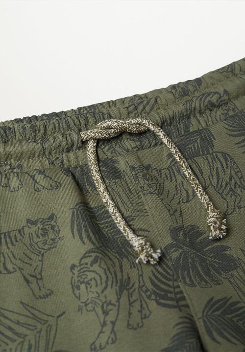 MANGO - Bermuda shorts sharp - medium green