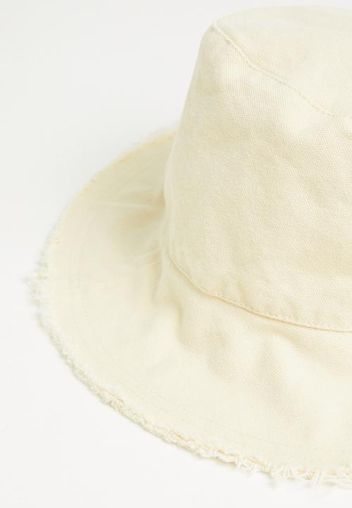 Superbalist - Raw hem bucket hat - white