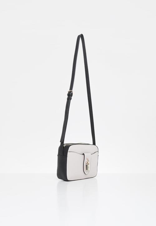 GUESS - Jardine large camera bag - stone & black