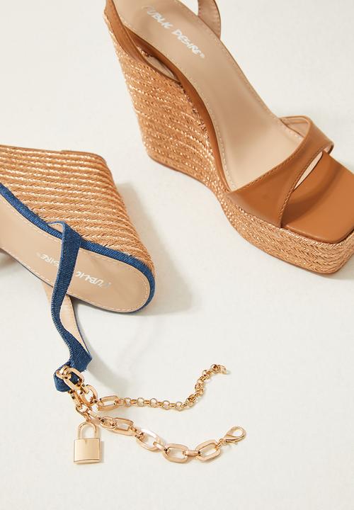 Public Desire - Idolise lock and chain detail wedge - camel