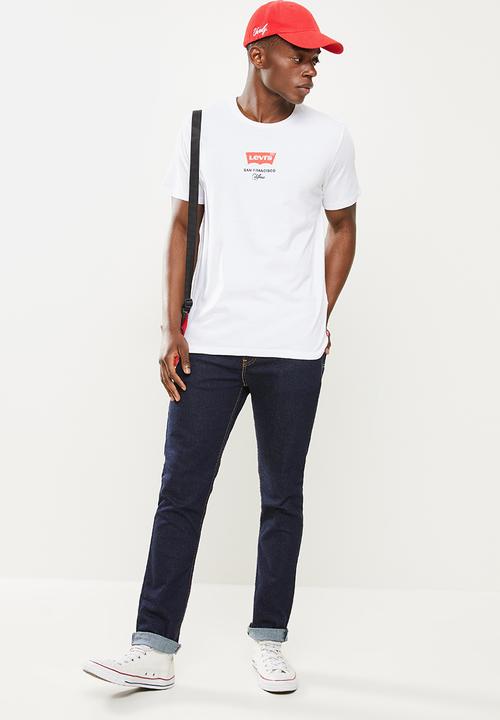 Levi’s® - Housemark graphic tee small batwing cent - white