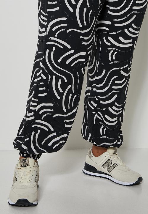 Superbalist - Easy pull on pants - black & white