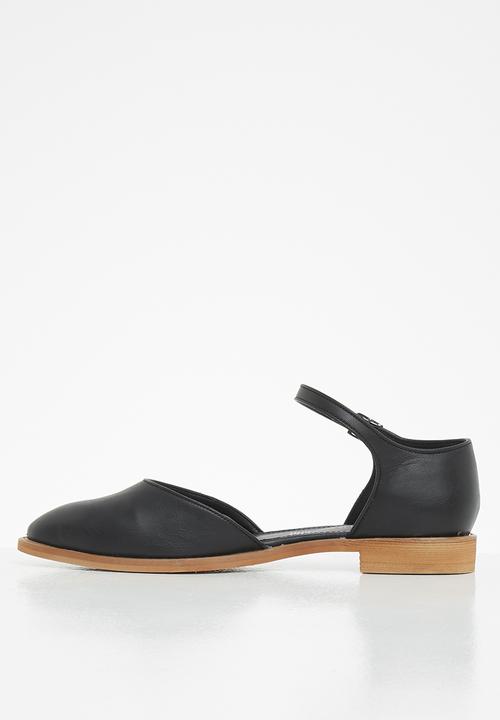 Superbalist - Glow strap pump - black