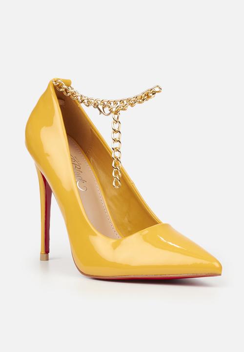 Miss Black - Tiffany court - yellow