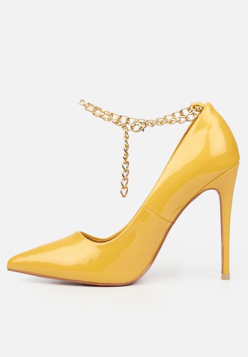 Miss Black - Tiffany court - yellow