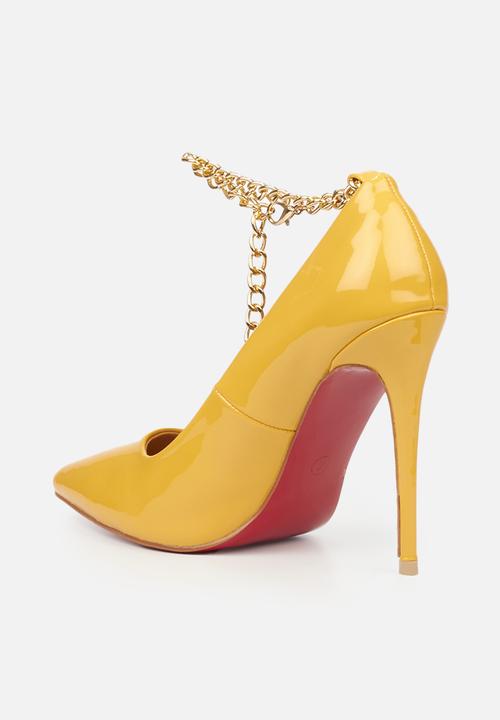 Miss Black - Tiffany court - yellow