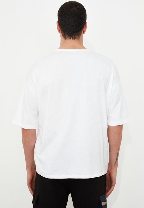 Trendyol - Triangle chest print short sleeve tee - white