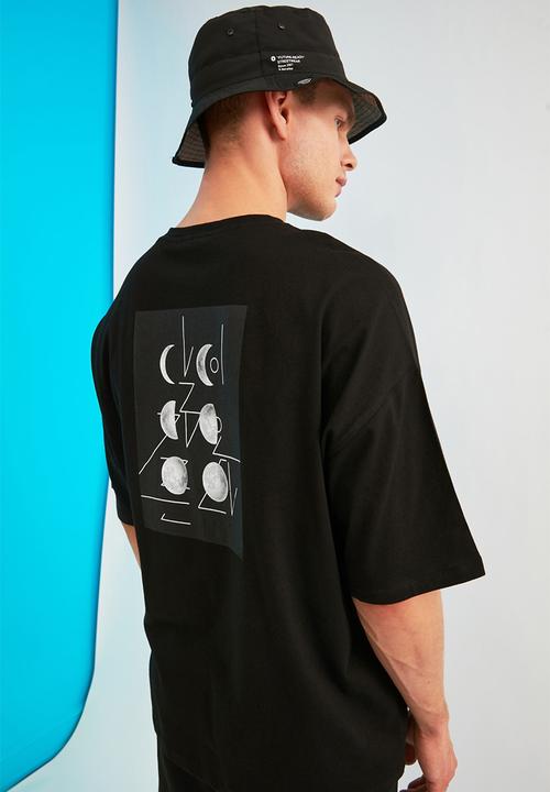 Trendyol - Moon back print short sleeve tee - black 