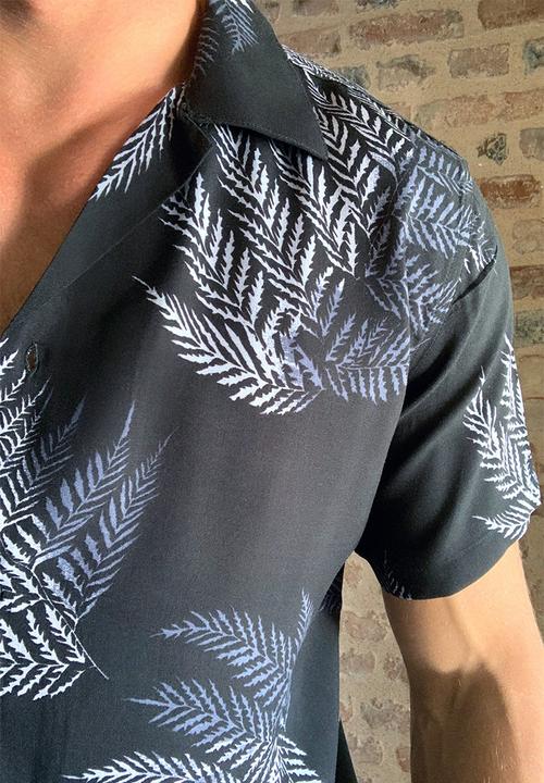Trendyol - Leaf print short sleeve shirt - black